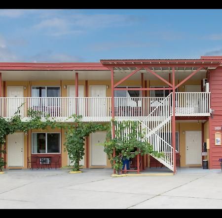 Maple Leaf Motel Inn Towne Осуюс Экстерьер фото
