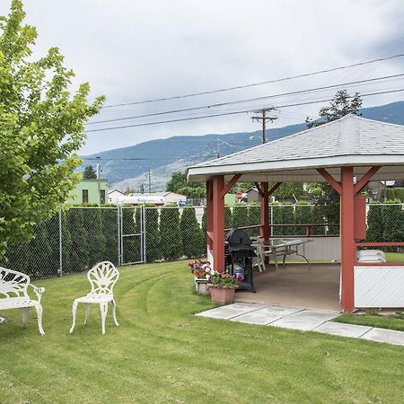 Maple Leaf Motel Inn Towne Осуюс Экстерьер фото