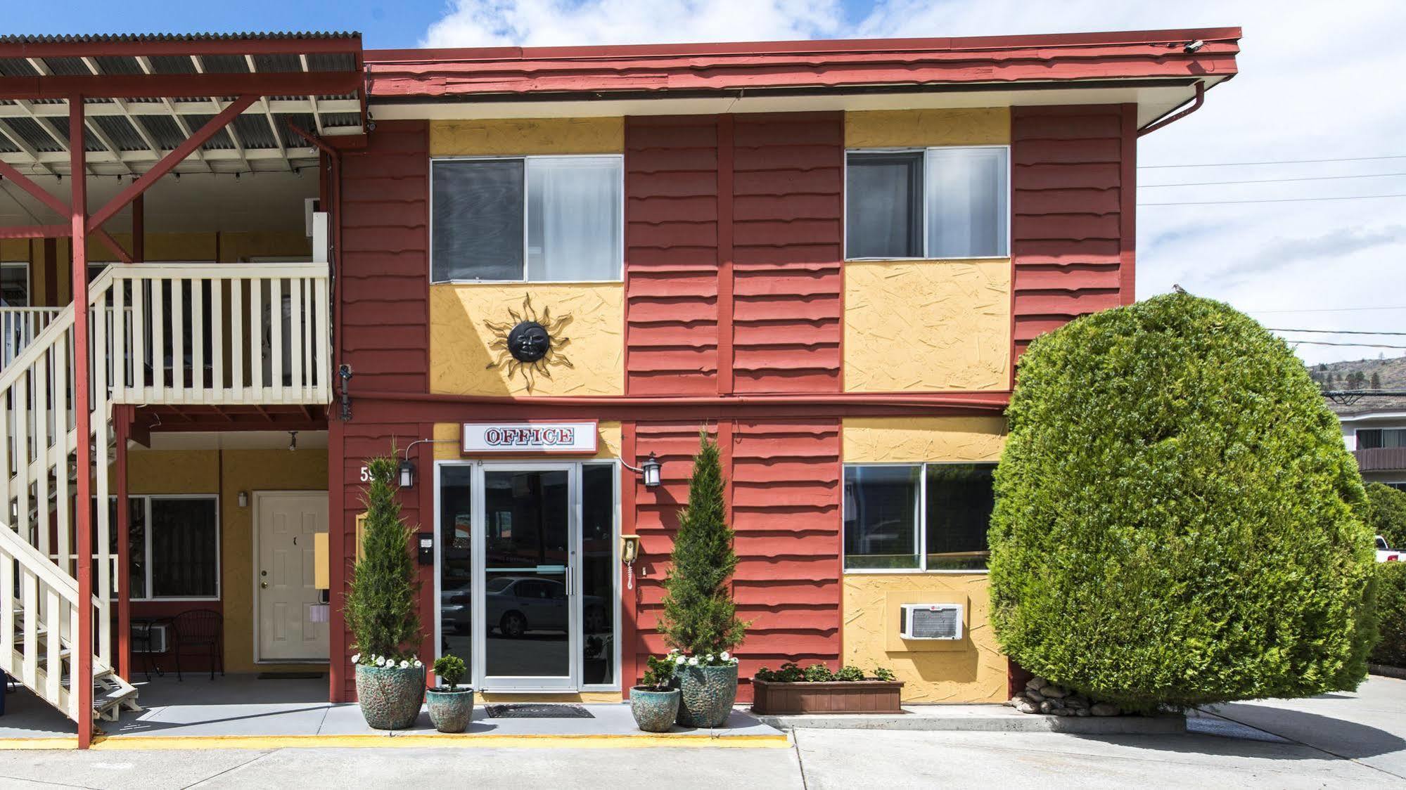 Maple Leaf Motel Inn Towne Осуюс Экстерьер фото