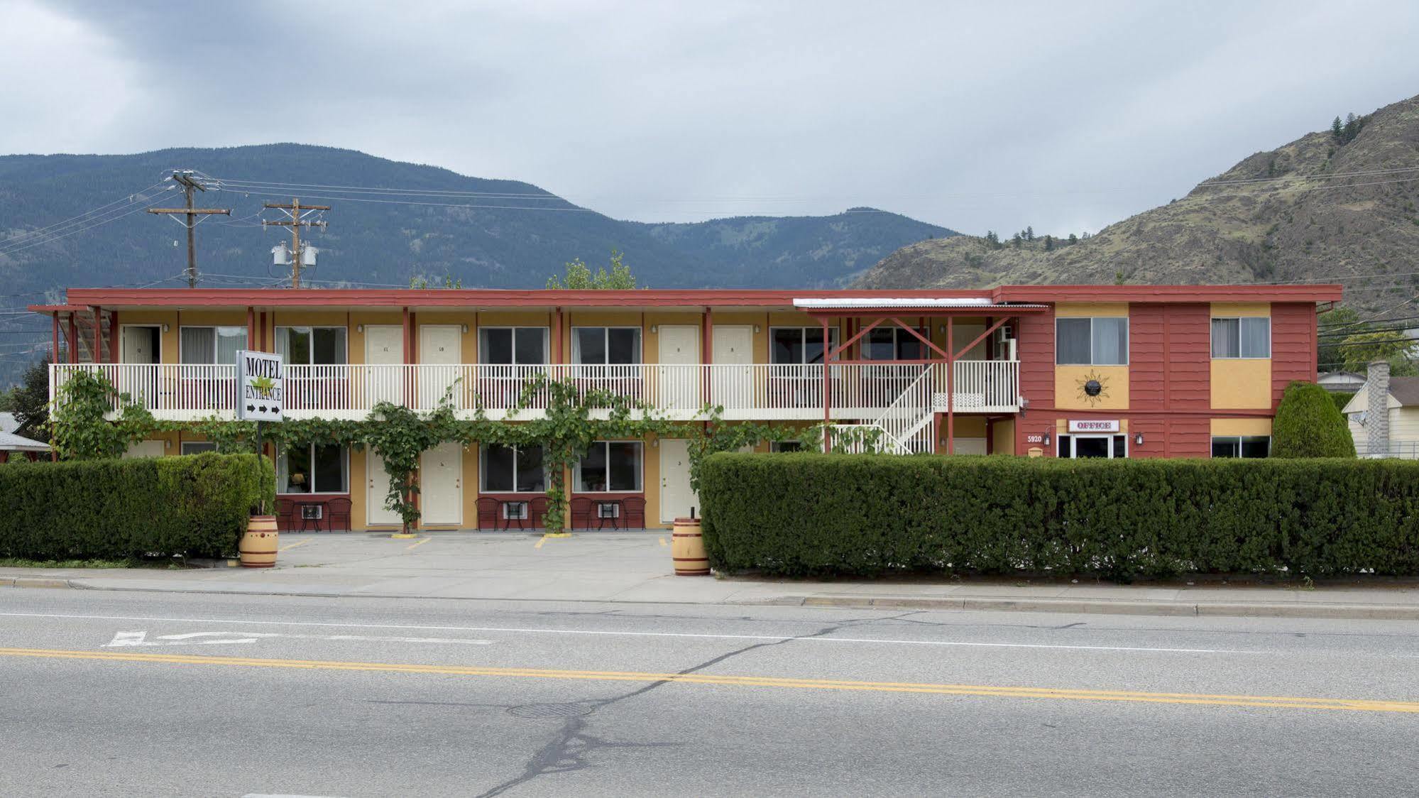 Maple Leaf Motel Inn Towne Осуюс Экстерьер фото