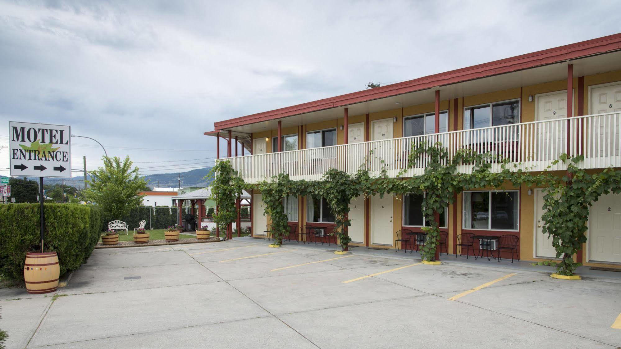 Maple Leaf Motel Inn Towne Осуюс Экстерьер фото