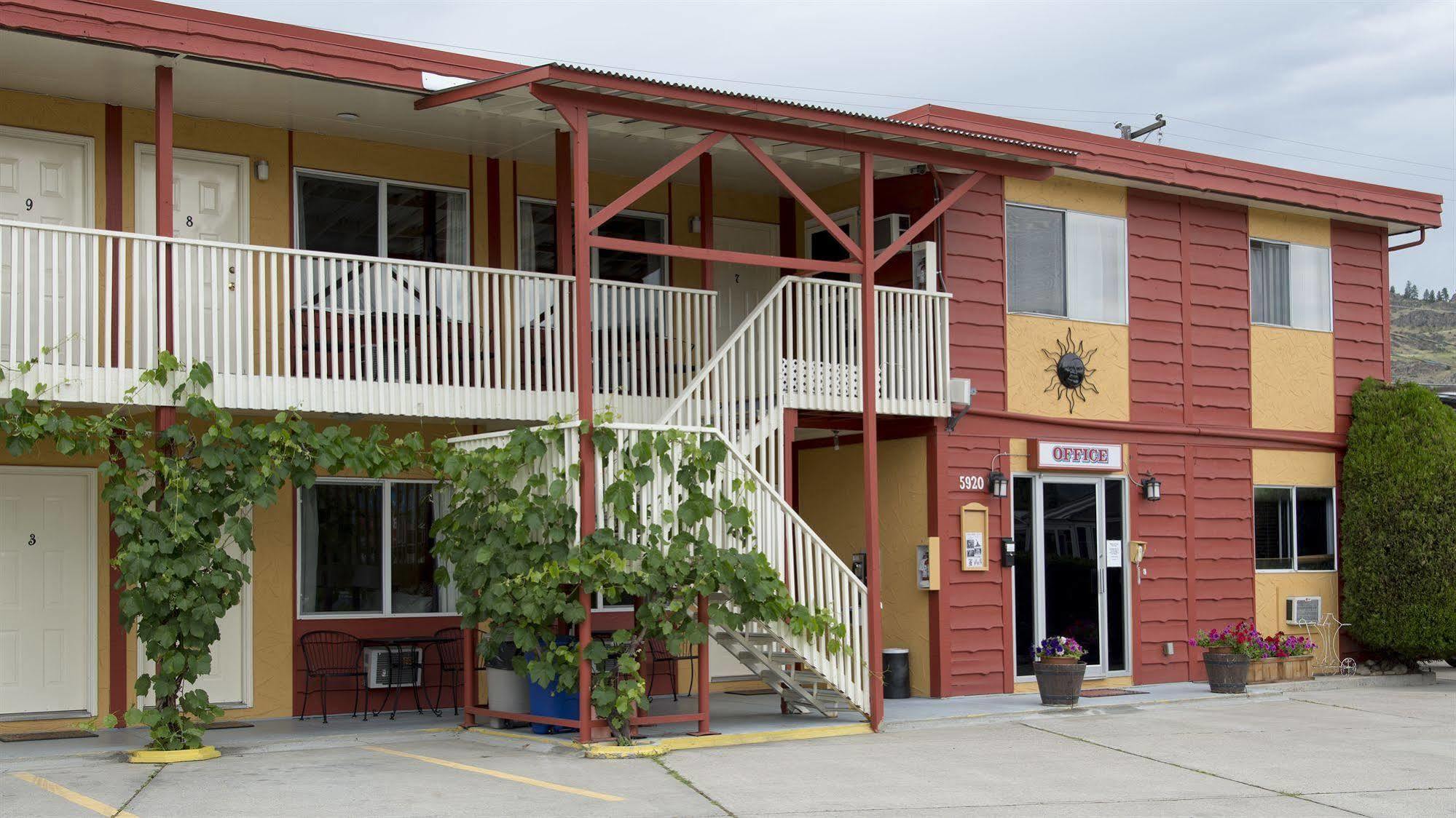 Maple Leaf Motel Inn Towne Осуюс Экстерьер фото