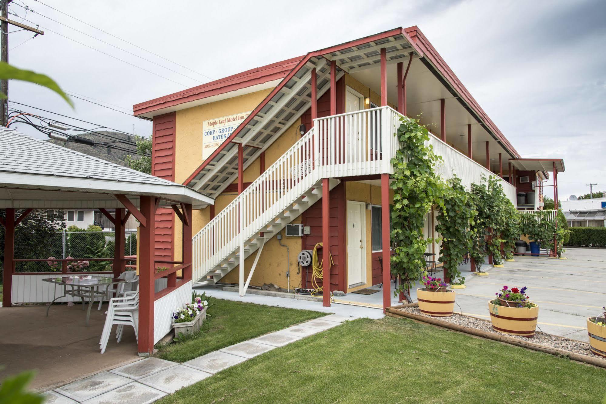 Maple Leaf Motel Inn Towne Осуюс Экстерьер фото